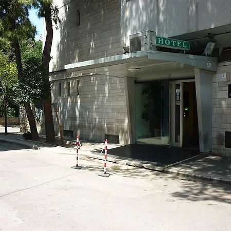 Dei Pini אנדריה